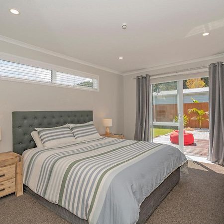 Modern Beach Pad - Whitianga Holiday Home Екстер'єр фото
