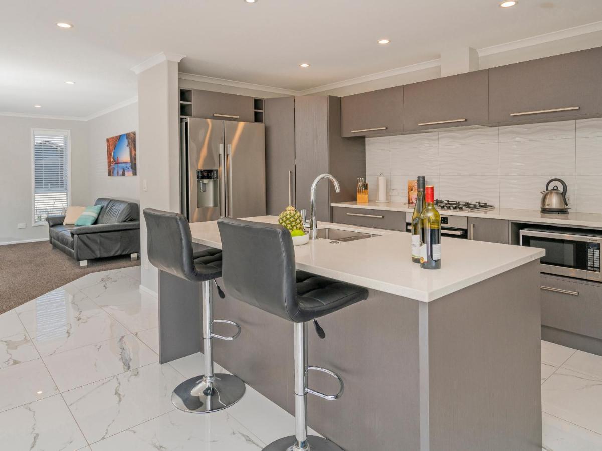 Modern Beach Pad - Whitianga Holiday Home Екстер'єр фото