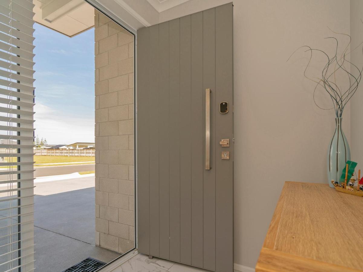 Modern Beach Pad - Whitianga Holiday Home Екстер'єр фото