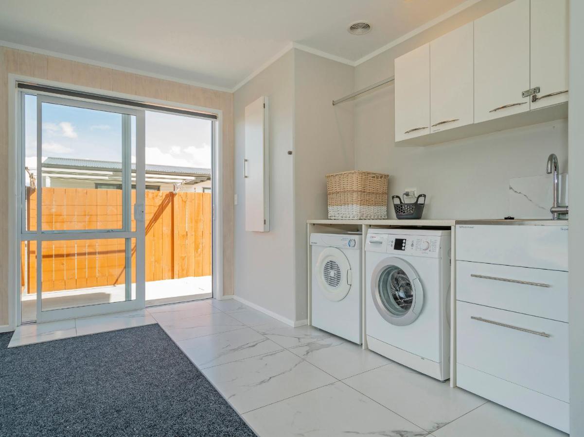 Modern Beach Pad - Whitianga Holiday Home Екстер'єр фото