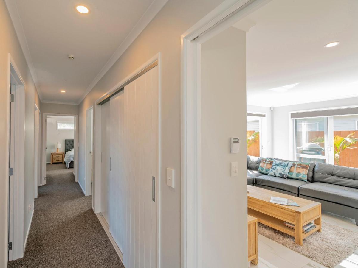 Modern Beach Pad - Whitianga Holiday Home Екстер'єр фото
